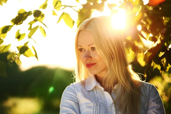 Blonde au lever du soleil — Photo