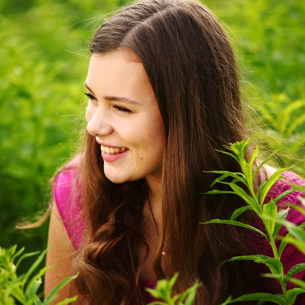 Woman in grass — Stock Photo, Image