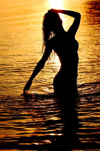 Woman in ocean — Stock Photo, Image