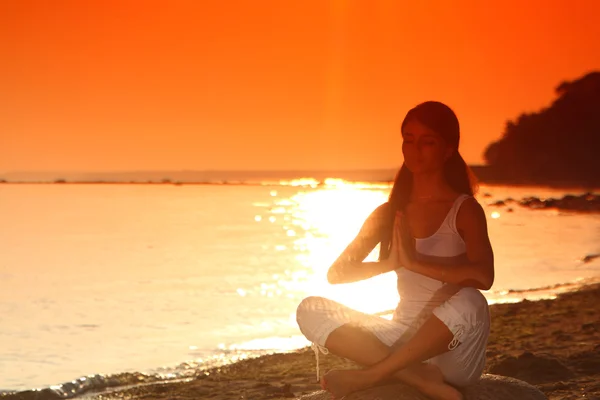Ocean yoga sunrise — Stock Photo, Image