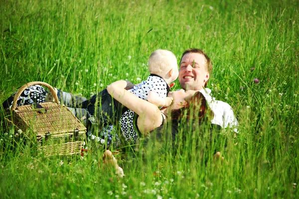 Aile pikniği — Stok fotoğraf