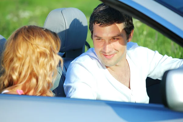 Vänner i bilen — Stockfoto