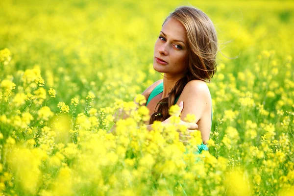 Woman on oilseed field — Stock Photo, Image