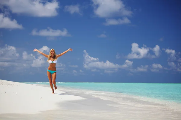 Happy tropical girl run — Stock Photo, Image