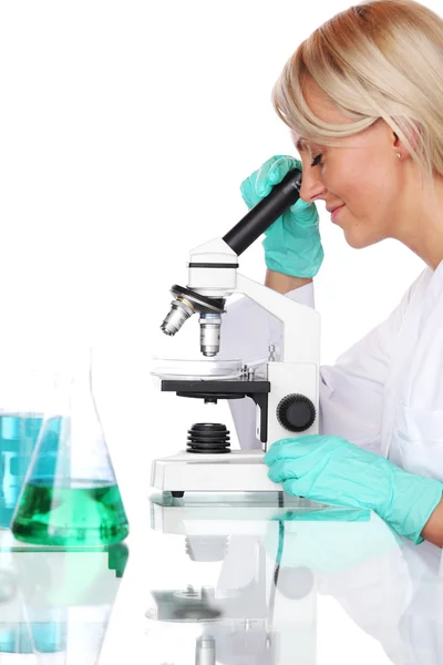 Woman scientist in chemical lab — Stock Photo, Image