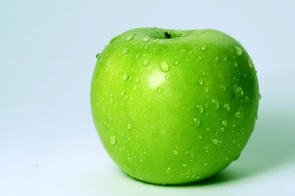 Grüner frischer Apfel — Stockfoto