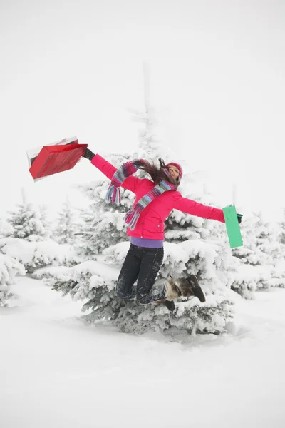 Salto menina inverno — Fotografia de Stock