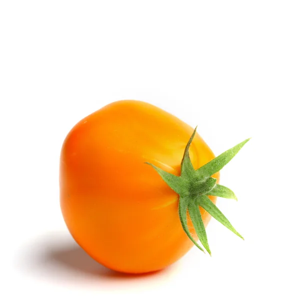 Orange tomat på vit — Stockfoto