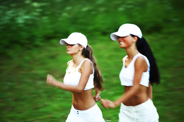 Las mujeres corren —  Fotos de Stock