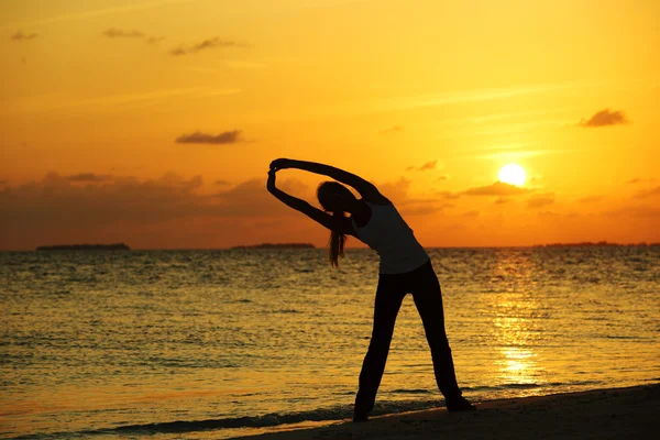 Sunset yoga femme — Photo
