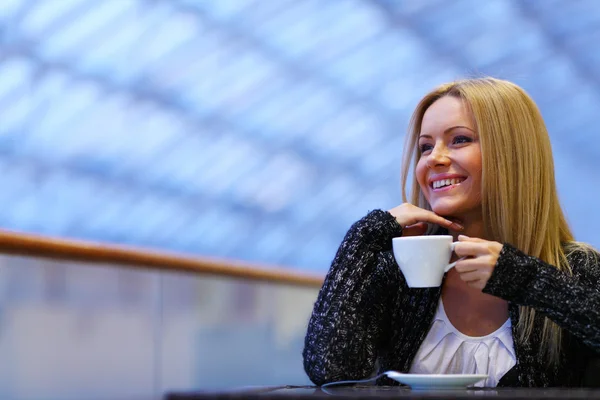 Femme Boire du café — Photo