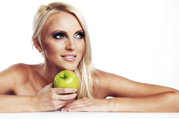 Meisje met een appel — Stockfoto