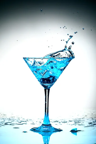 Blauwe coctail splash — Stockfoto