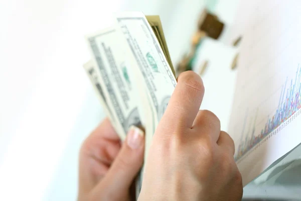 Hands hold money — Stock Photo, Image