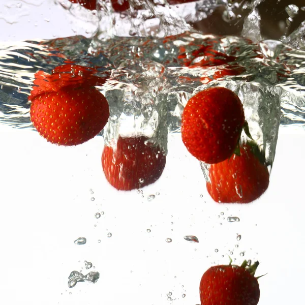 イチゴのスプラッシュ — ストック写真