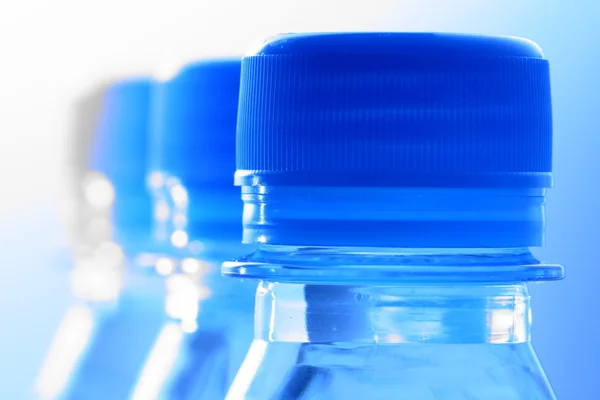 Niebieski wody w butelce — Zdjęcie stockowe