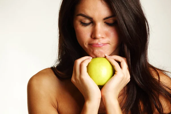 З'їсти яблуко — стокове фото