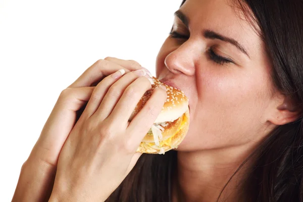 Donna mangiare hamburger — Foto Stock