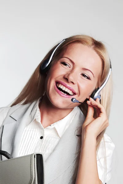 Mulher de negócios em um fone de ouvido — Fotografia de Stock