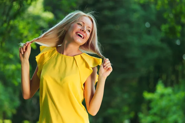 Happy woman in forest — Stock Photo, Image