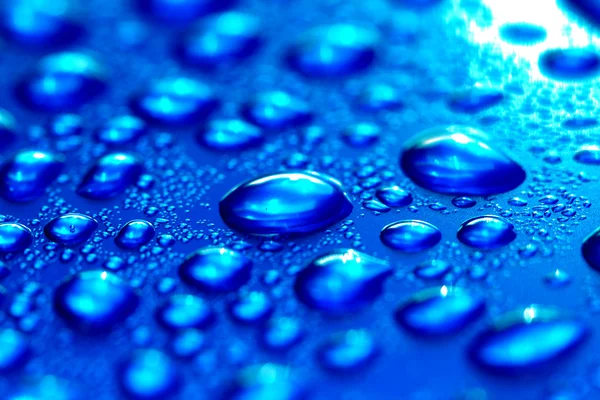 Blaue Wassertropfen — Stockfoto