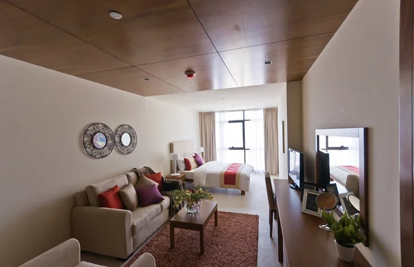 Interior del apartamento moderno - sala de estar y dormitorio —  Fotos de Stock