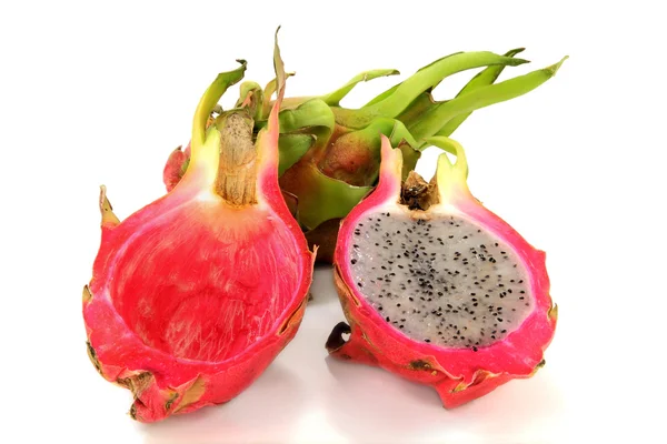 pitaya (pitahaya) içine bakmak.