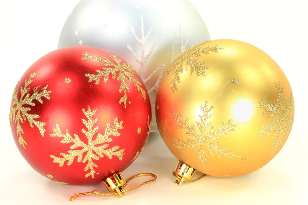 Três bolas de decoração de Natal . — Fotografia de Stock