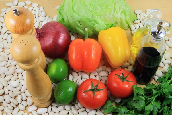 Pişirme iri fasulye salatası-ürünler — Stok fotoğraf