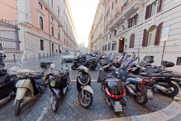 Мотоциклы на улицах Рима — стоковое фото