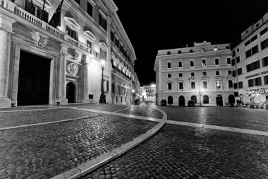 Roma'nın Arnavut kaldırımlı sokakları