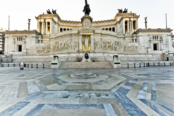 维托里奥 · 埃曼努埃莱二世纪念碑 — 图库照片