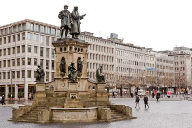 rossmarkt kare heykeli