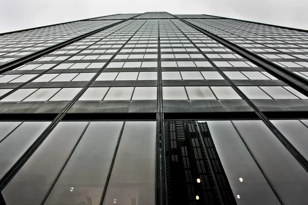 Willis tower bereiken voor de hemel — Stockfoto