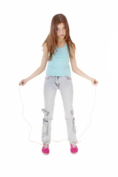 Красива спортивна дівчина з пропускаючою мотузкою — стокове фото