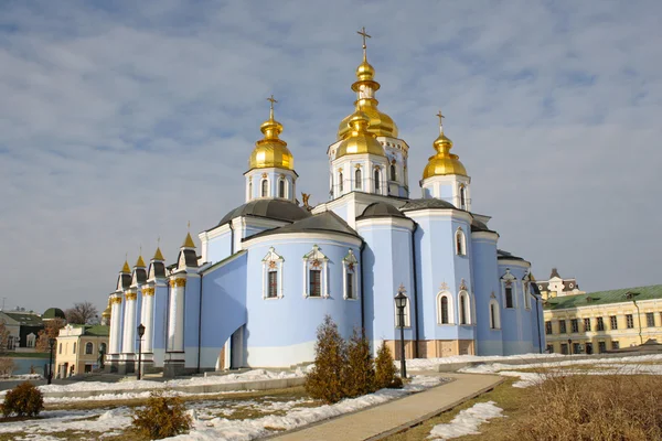 圣迈克尔金顶寺-著名的教堂，在基辅，乌克兰 — 图库照片