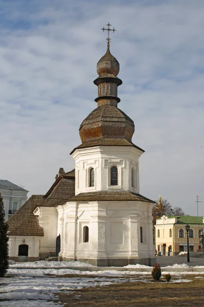 Oude kerk op het grondgebied van het klooster in kiev, Oekraïne — Stockfoto