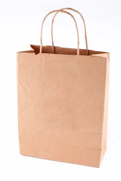 Saco de papel bege de compras isolado em branco — Fotografia de Stock