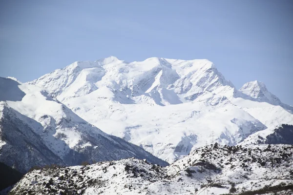 Majestueuse neige haut sommet — Photo