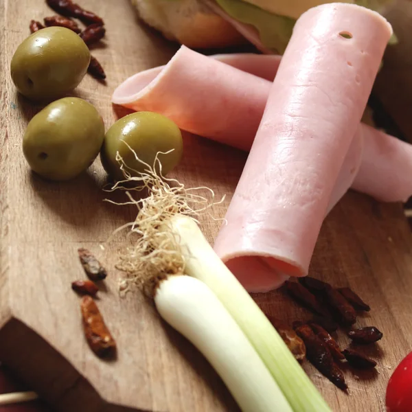 Prosciutto, cipolla e olive — Foto Stock