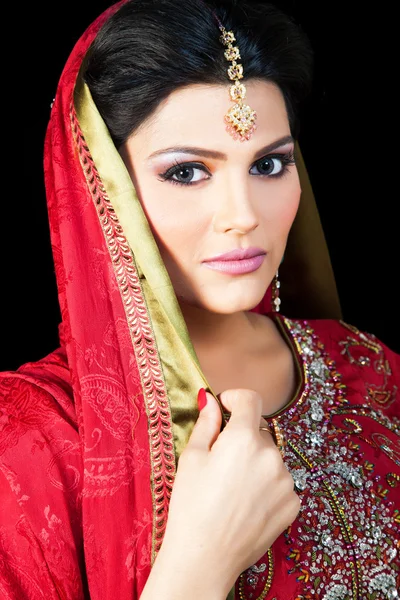 Портрет красива Індійська наречена — стокове фото