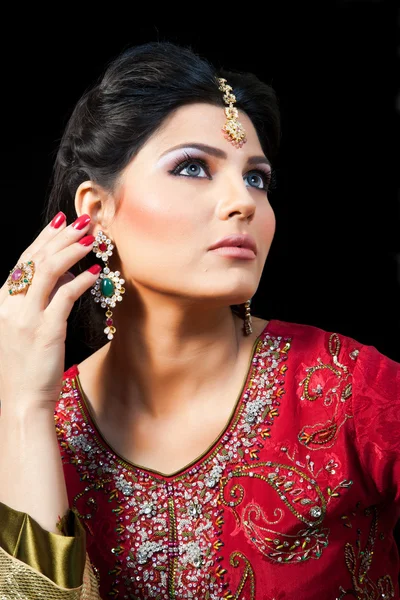 Retrato de una hermosa novia india — Foto de Stock