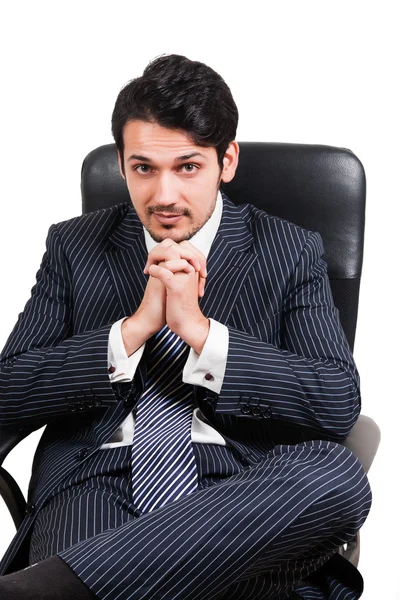Впевнений бізнесмен сидить на офісному стільці — стокове фото