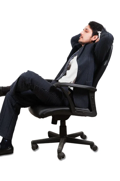 Бізнесмен розслабляється на офісному стільці — стокове фото