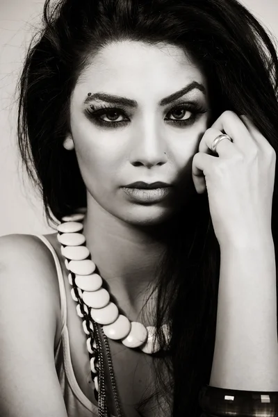 Black and white Portrait of a beautiful fashion model — Stock Photo, Image