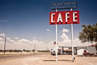 Teksas'ın tarihsel rota 66 boyunca kafe işareti.