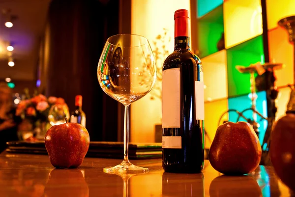 Boş bardak ve şarap Restoran ayarla — Stok fotoğraf