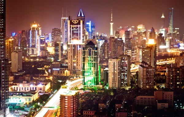 Shanghai pudong skyline på natten — Stockfoto