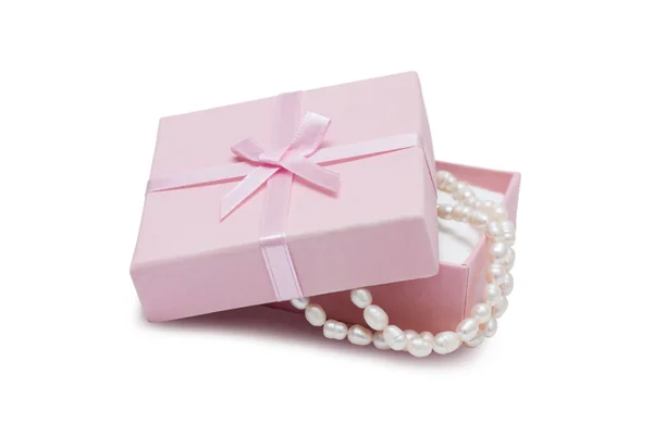 Ювелирная коробка и жемчужное ожерелье — стоковое фото