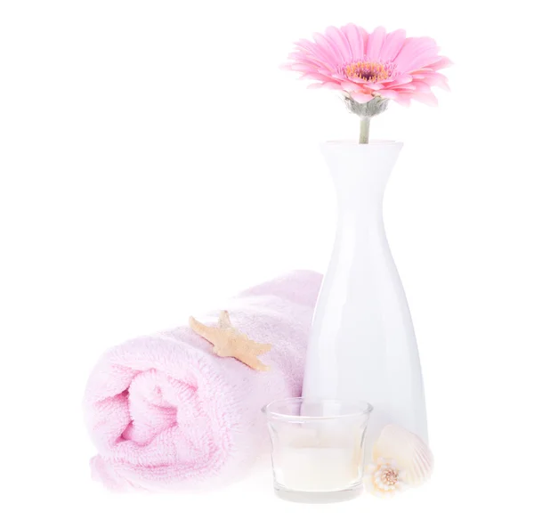 Vase, fleur rose, serviette sur fond blanc — Photo